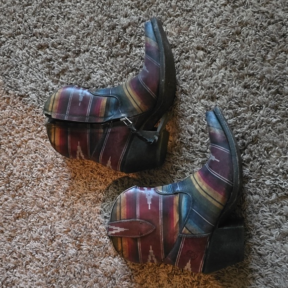 Ariat Red Navajo Western red cowboy bootie - Picture 1 of 7
